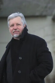 Dan Simmons
