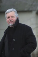 Dan Simmons