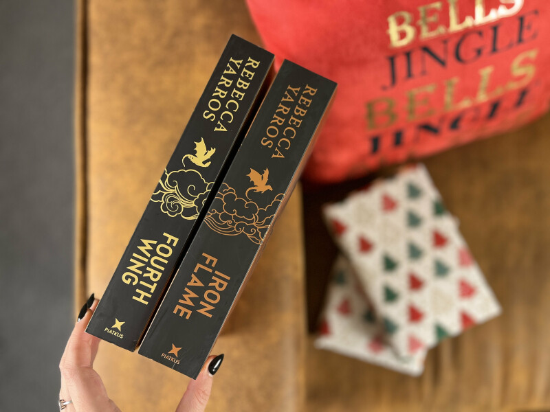 Iron Flame (Defekt) - Rebecca Yarros - Obrázek 4