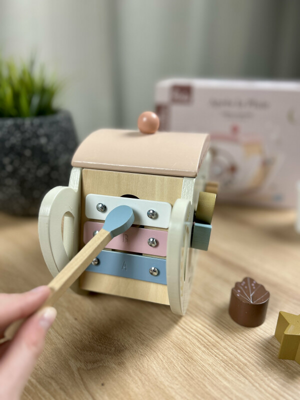 Dřevěná aktivity konvička