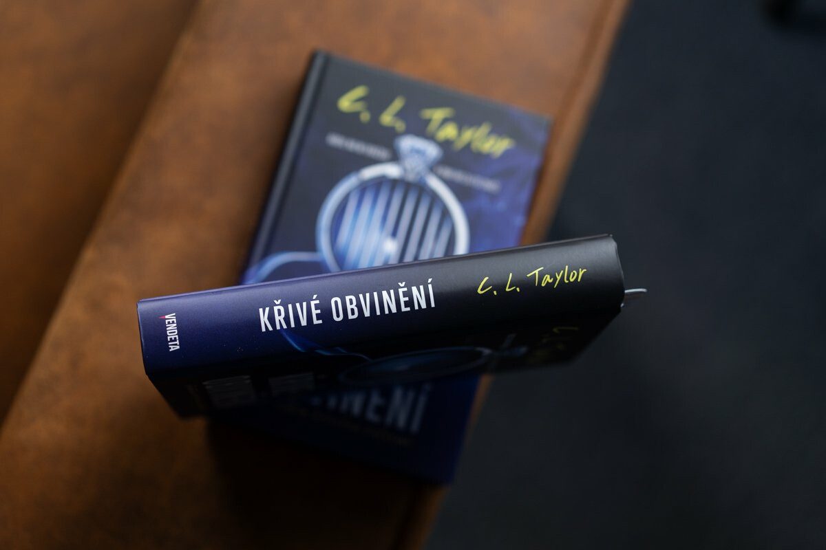 Křivé obvinění – C. L. Taylor