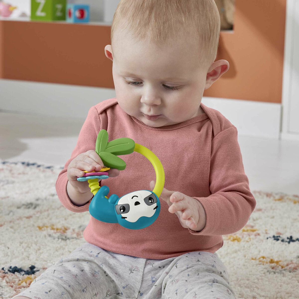 Chrastítko a kousátko 2v1 Fisher-Price – Lenochod s posuvnými tvary