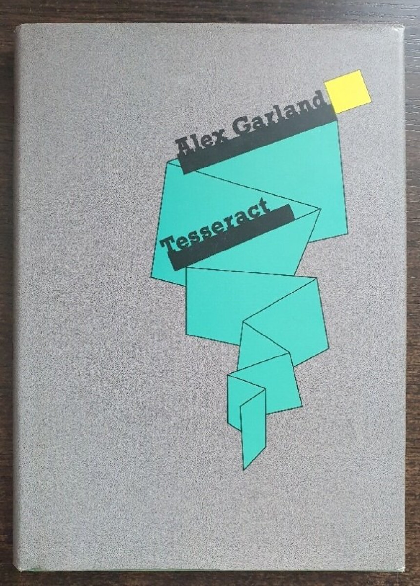 Kniha Tesseract (poškozená)