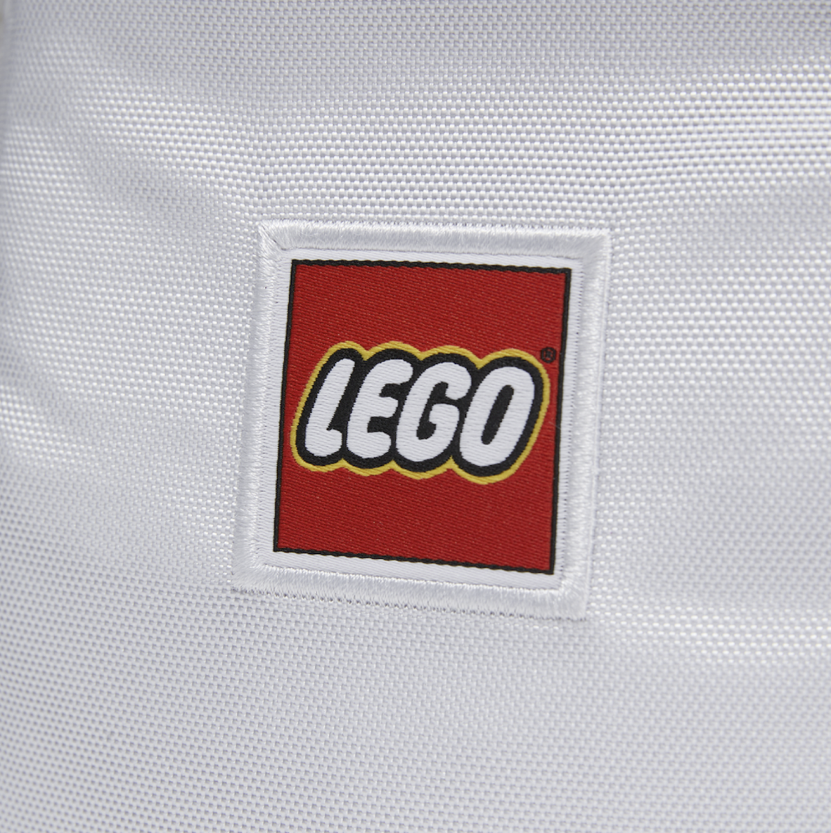 LEGO Signature Brick 2x2 batoh - bílý (obrázek 8)