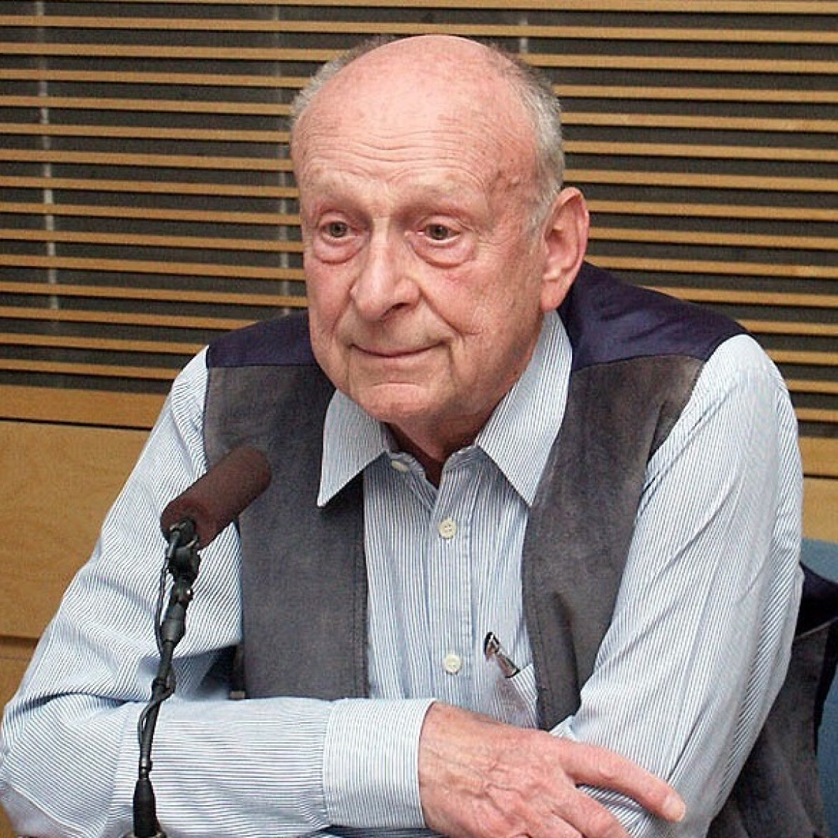 Bez práva - Karel Václav Rais