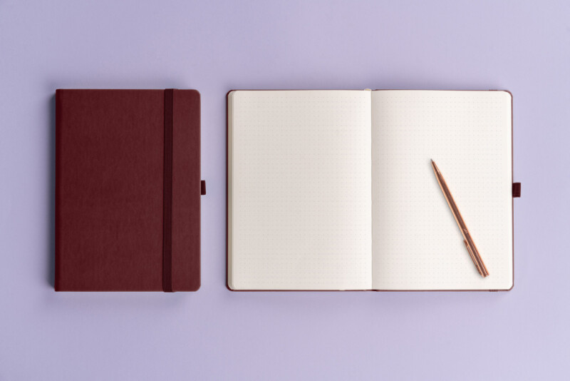 Notes Aprint Neo, vínový, tečkovaný