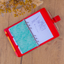 NOTIQUE Refill – Týdenní kroužkový diář s vyměnitelnými listy 2027, sytě červený, 12,5 x 19 cm