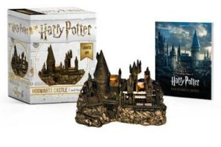 Harry Potter Hogwarts Castle and Sticker Book : Lights Up! - kolektiv autorů