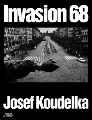 Invasion Prague 68 - Josef Koudelka