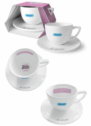 Hrnek s podšálkem Terapie sdílením – Miluju tě - Kolekce Terapie sdílením (Defekt) - Ester Geislerová,Josefina Bakošová