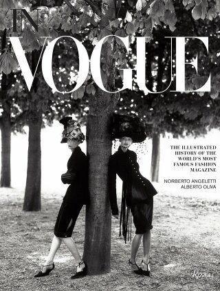 In Vogue: An Illustrated History of the World's Most Famous Fashion Magazine - Alberto Oliva,Norberto Angeletti,Anna Wintour