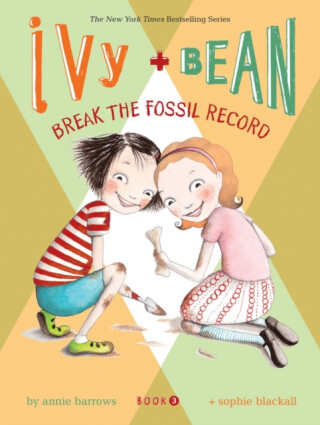 Ivy and Bean Break the Fossil Record - Annie Barrowsová