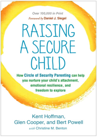 Raising a Secure Child - Glenn Cooper,Robert A. Powell,Kent  Hoffman