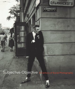 Subjective Objective: A Century of Social Photography - Donna Gustafson,Andrés Mario Zervigón