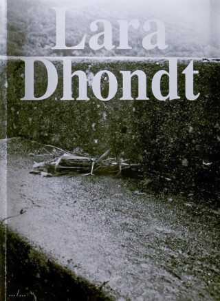 WANDERING OFF - Lara Dhondt