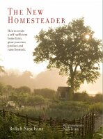 The New Homesteader: How to create a self-sufficient home farm, grow your own produce and raise livestock - Bella Ivins