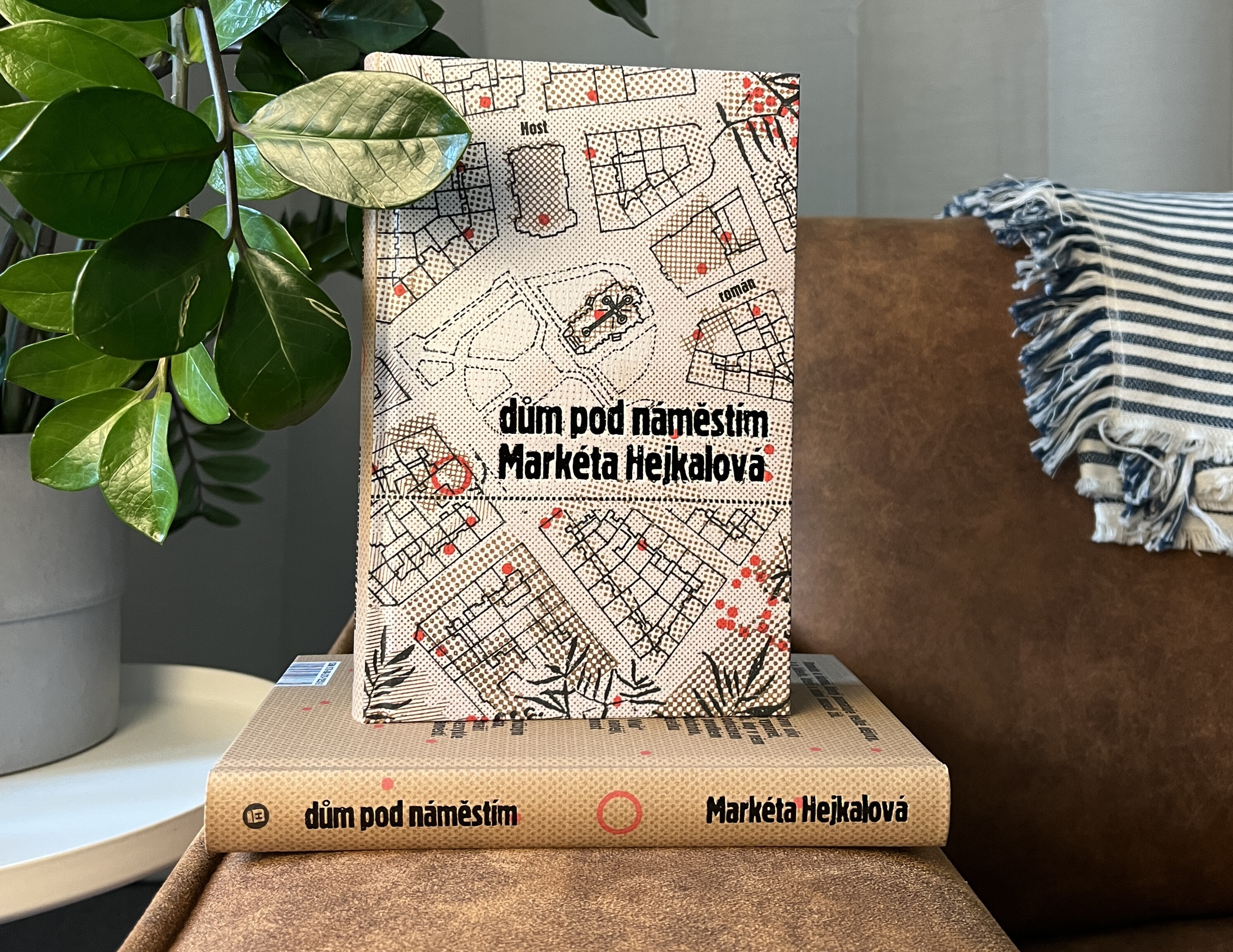 Dům pod náměstím - recenze