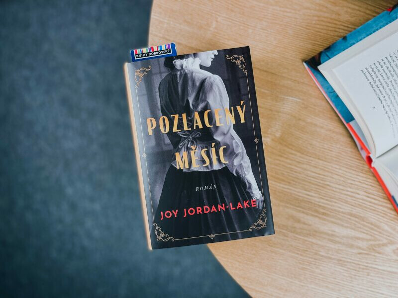 Kniha Pozlacený měsíc