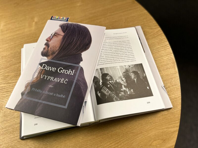 Vypravěč-Dave Grohl
